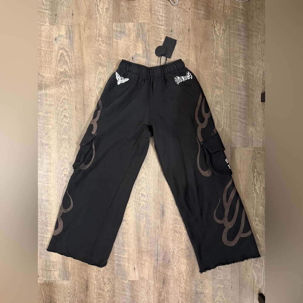 New with tag Darcsport MOTH FLAMES DURST CARGO SWEATS IN BLACK